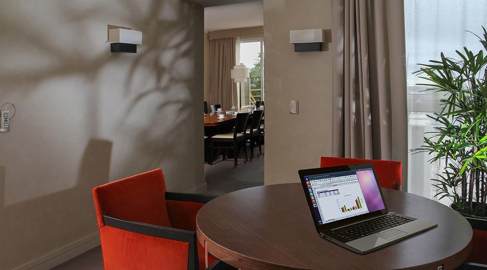 ハワード ジョンソン プラザ リゾート アンド カジノ マヨラスコ パラナ エクステリア 写真 A typical hotel room