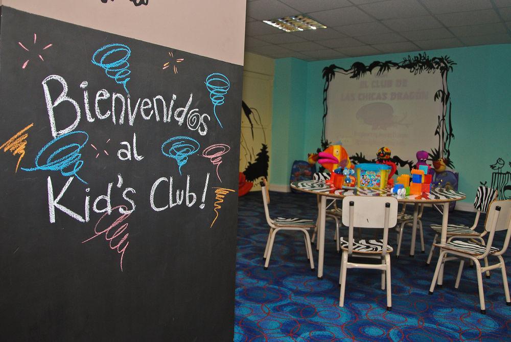 ハワード ジョンソン プラザ リゾート アンド カジノ マヨラスコ パラナ エクステリア 写真 A children's club at a hotel