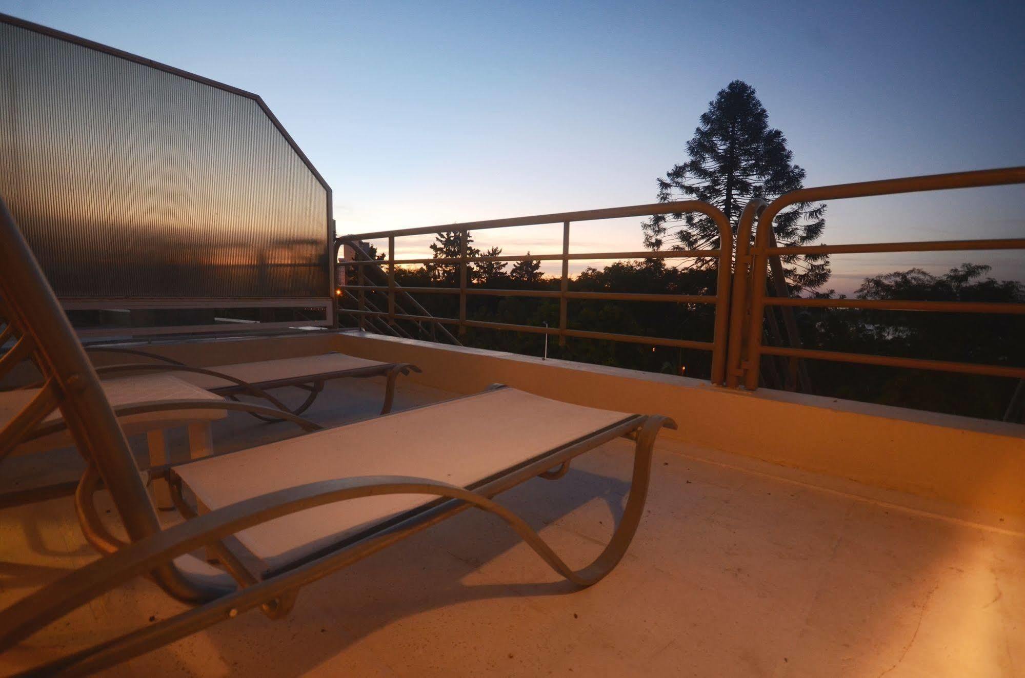 ハワード ジョンソン プラザ リゾート アンド カジノ マヨラスコ パラナ エクステリア 写真 The rooftop terrace