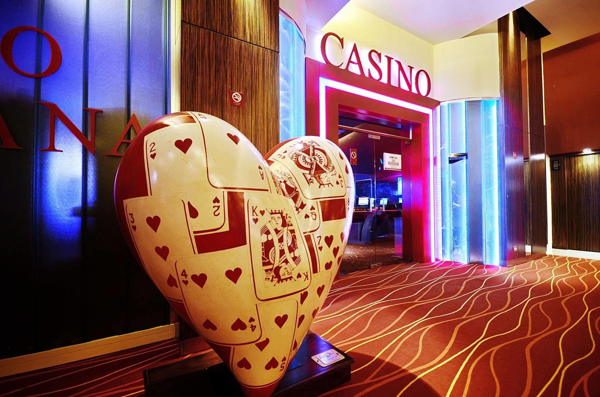 ハワード ジョンソン プラザ リゾート アンド カジノ マヨラスコ パラナ エクステリア 写真 Casino