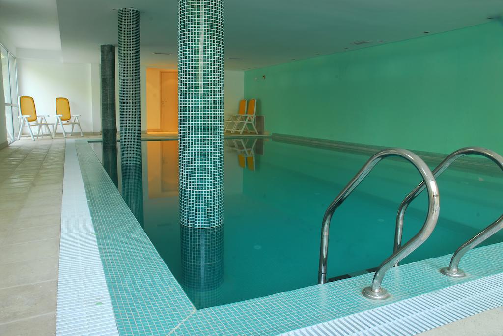 ハワード ジョンソン プラザ リゾート アンド カジノ マヨラスコ パラナ エクステリア 写真 A swimming pool